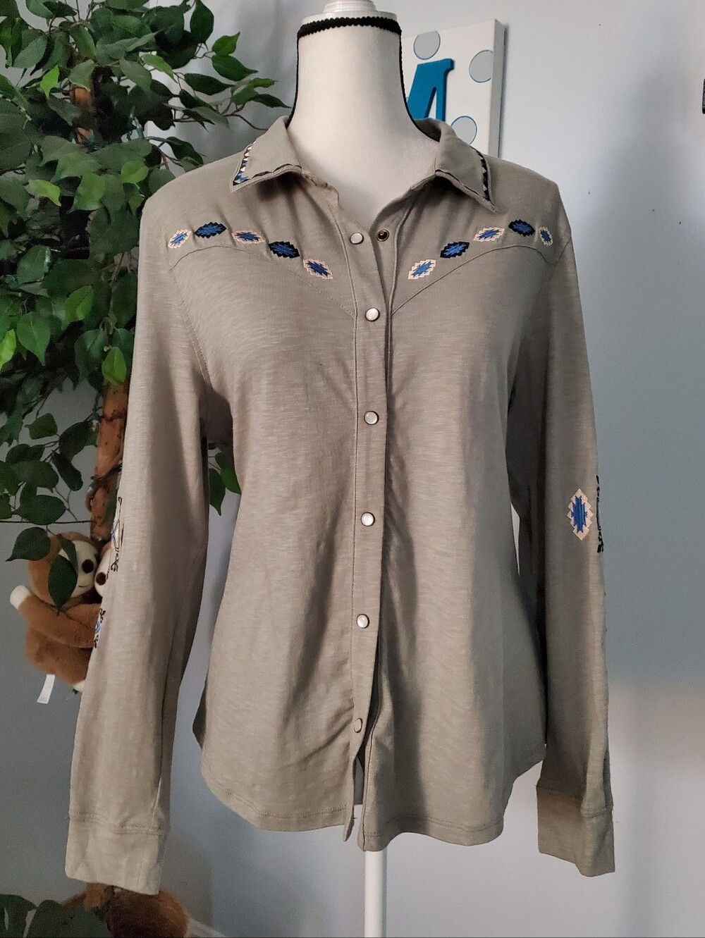 VINTAGE THREADS Embroidered Pearl Snap Western Long Sleeve Shirt L